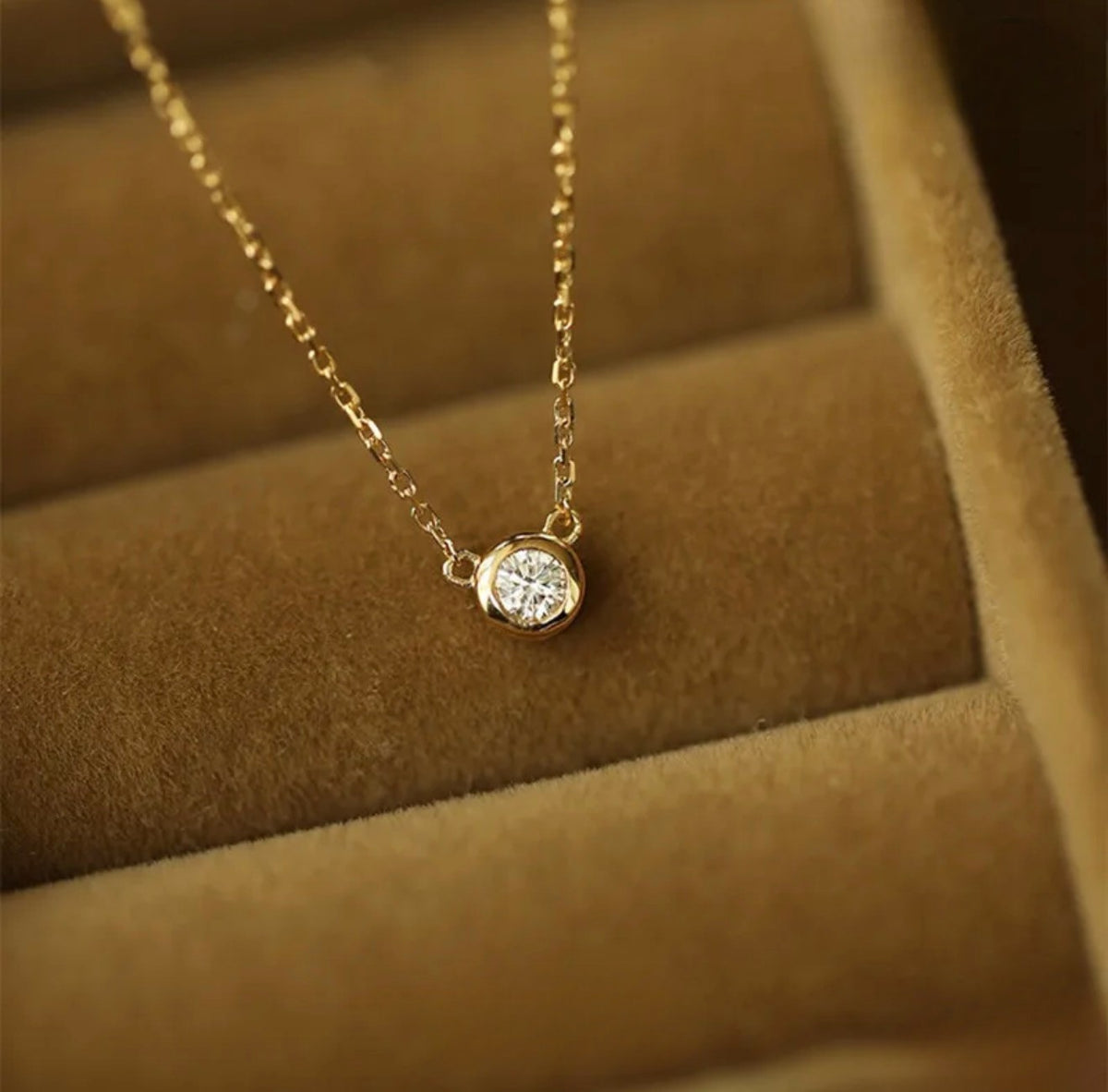 Gold Luz necklace