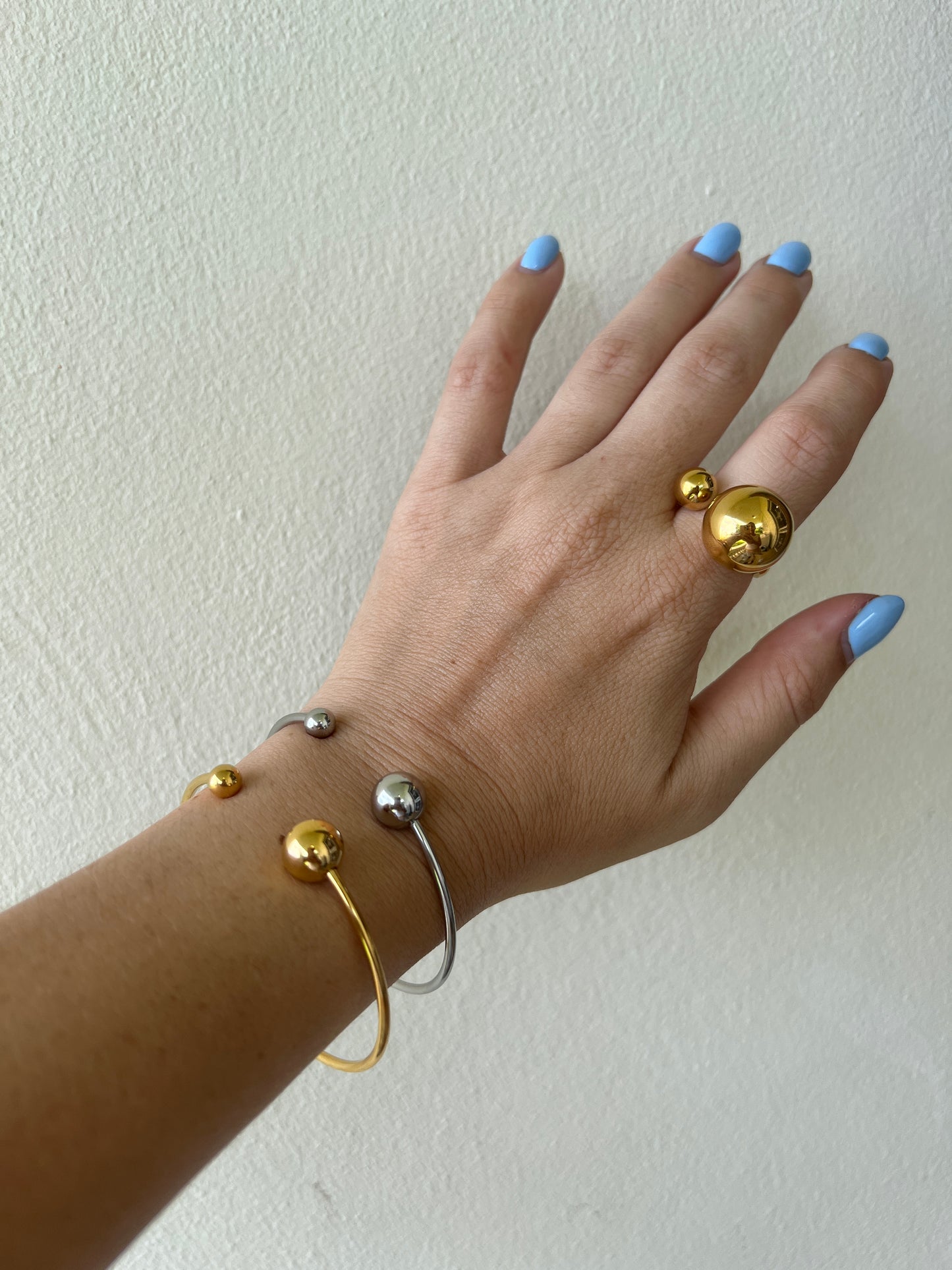 Asymmetrical ball ring