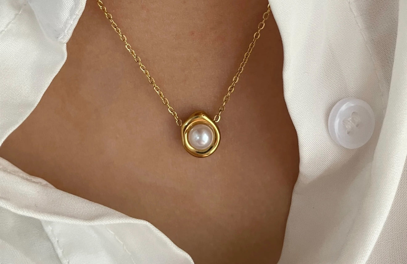 Pearly necklace