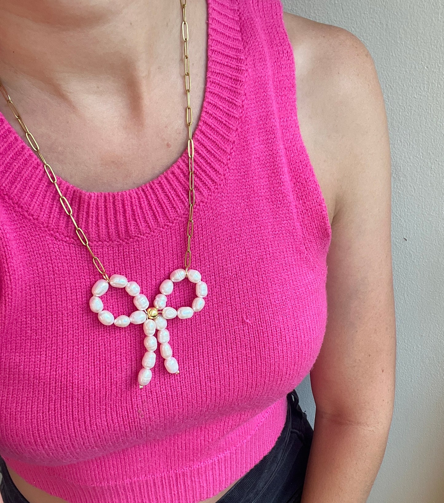Bow pearl necklace