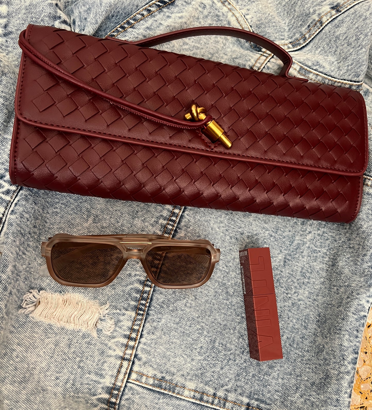 Knot clutch bag