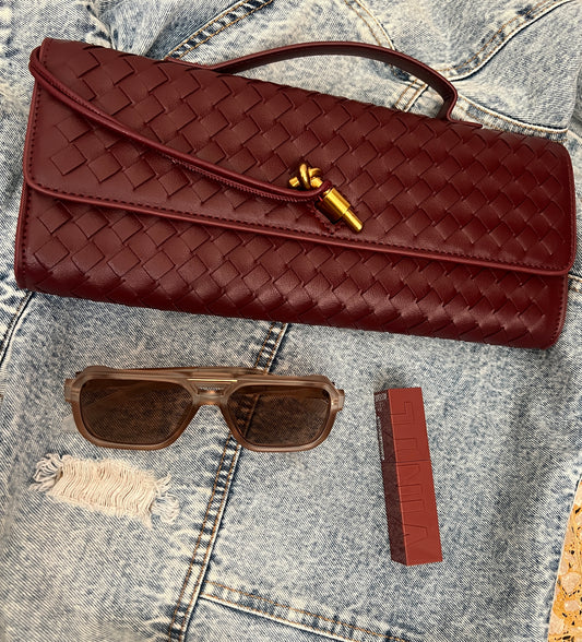 Knot clutch bag