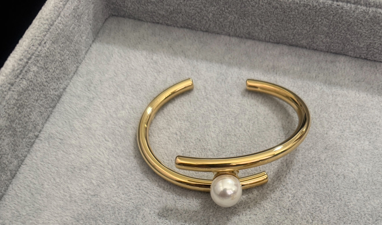 Pearly bangle