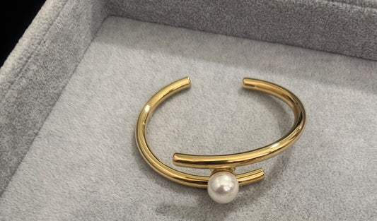 Pearly bangle