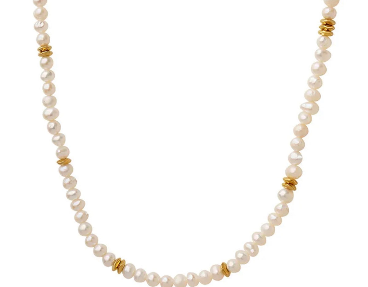 Retro pearl necklace