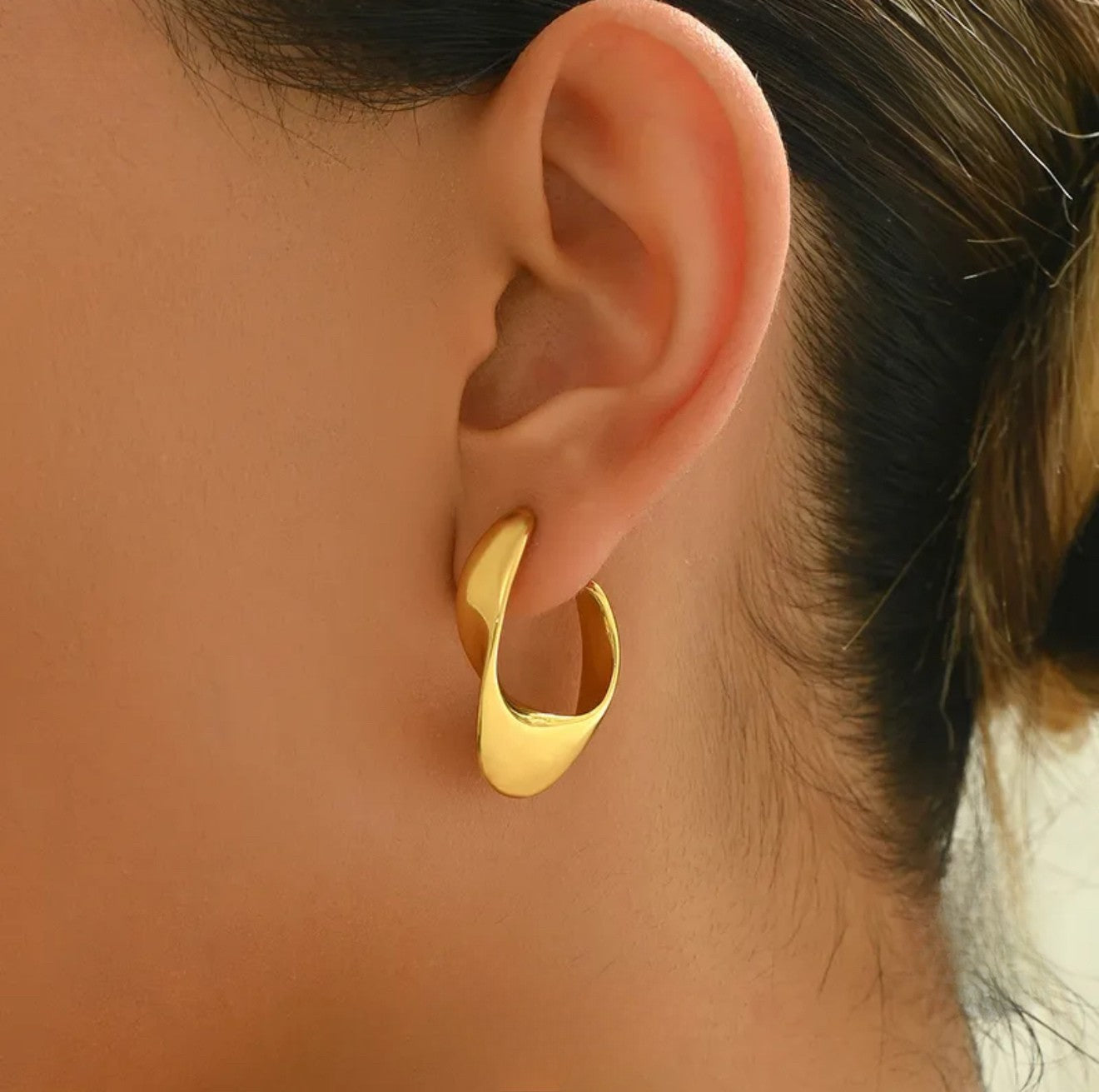 Zahira hoops