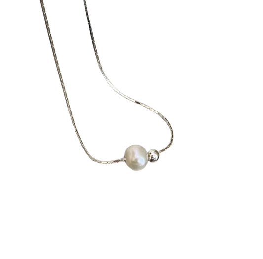 Silver pearl necklace