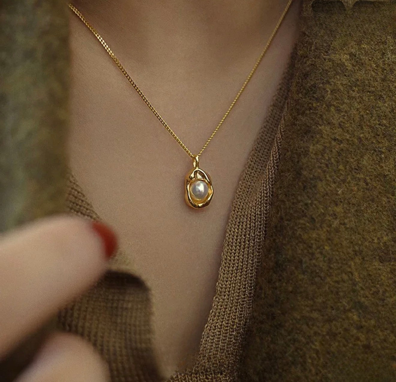Pearl droplet necklace