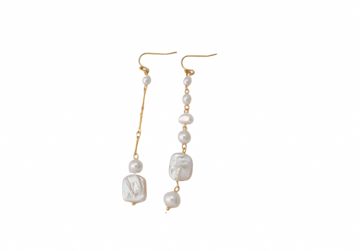 Retro pearl earrings