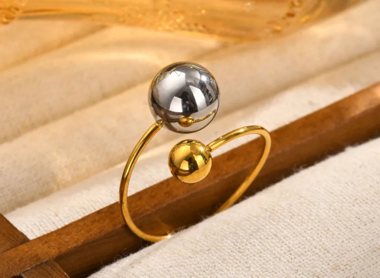 Double tone ball ring