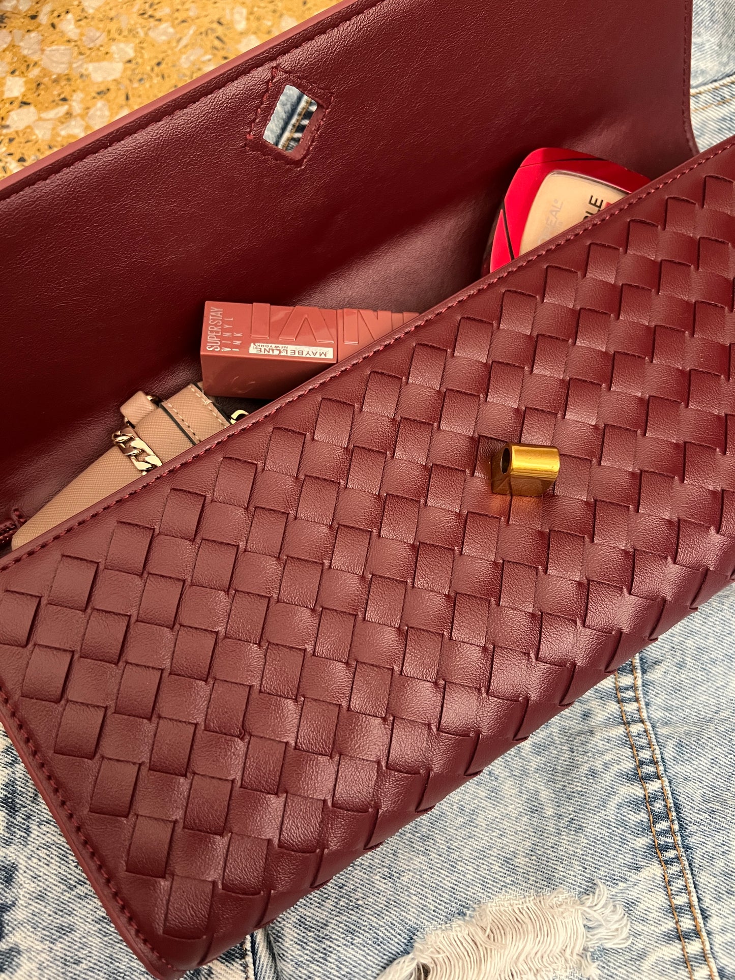 Knot clutch bag