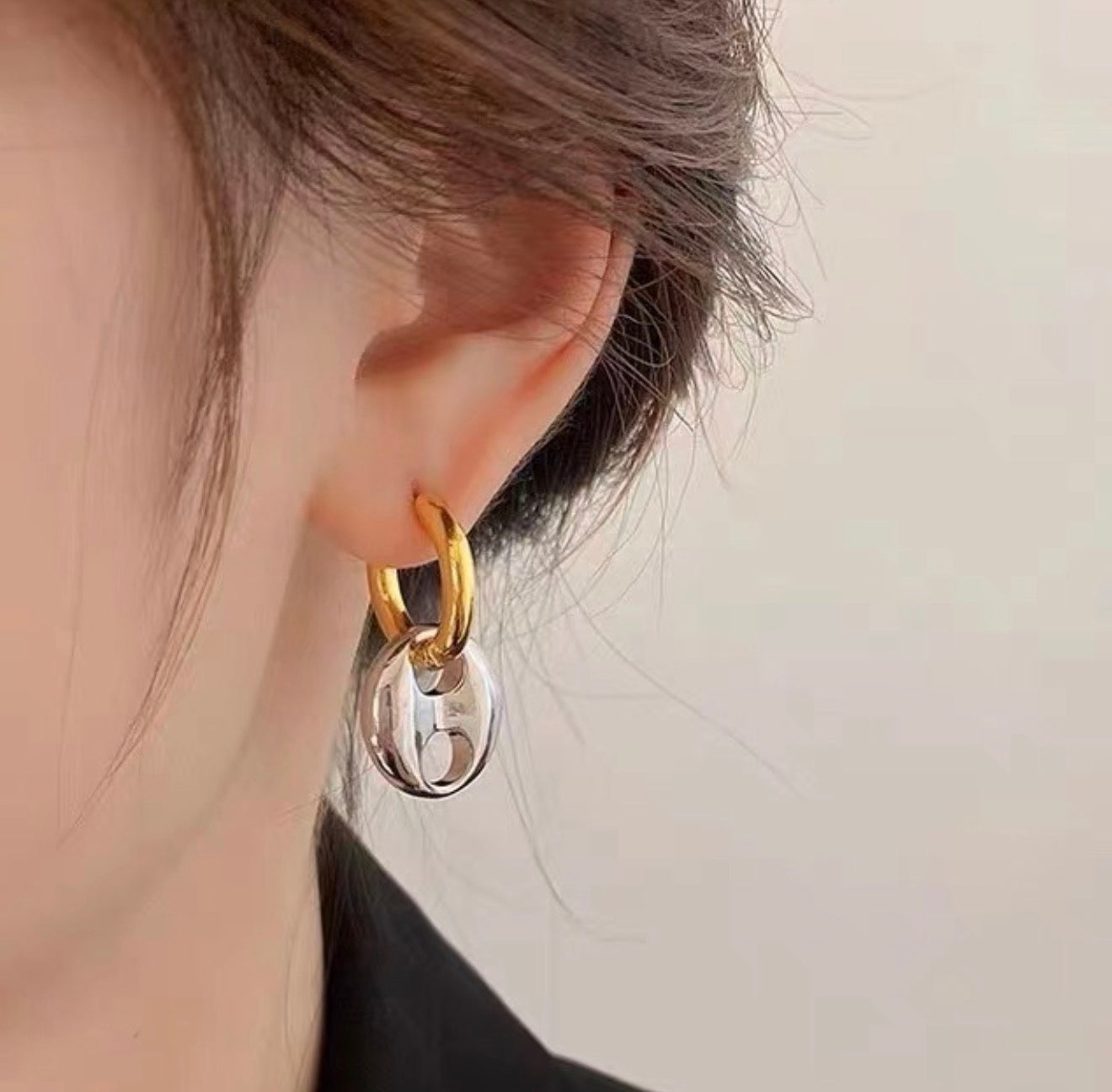 Double tone G earrings