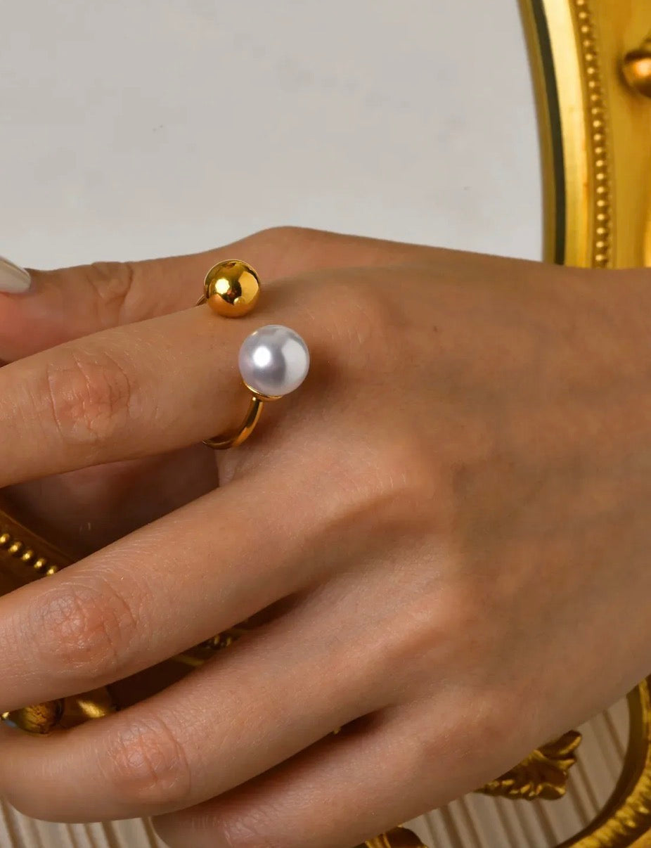 Pearly & gold ball ring