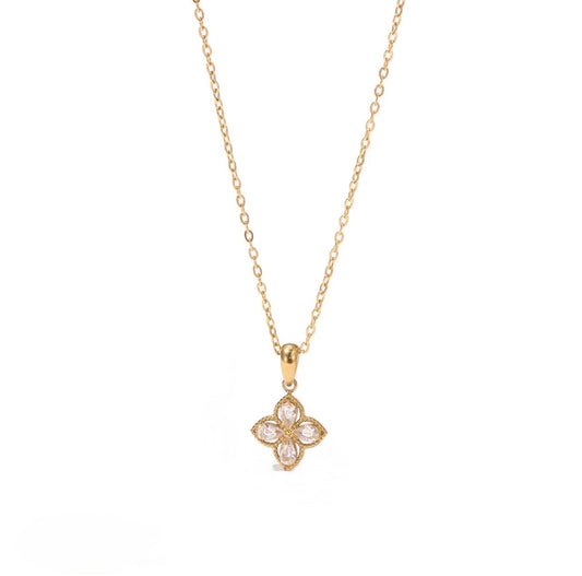 Leaf clover necklace