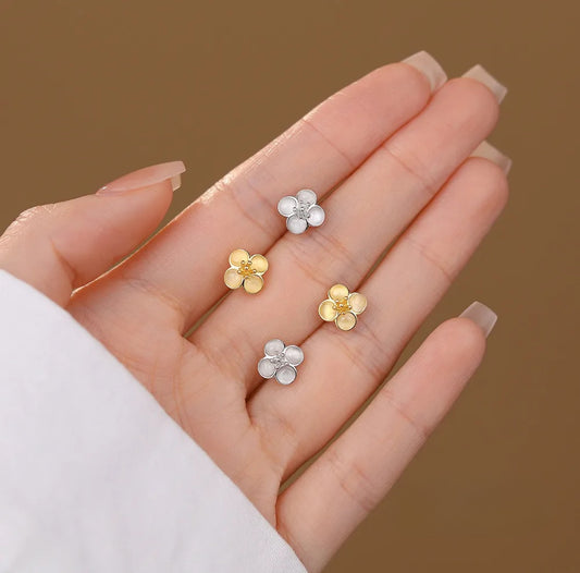 Daisy studs