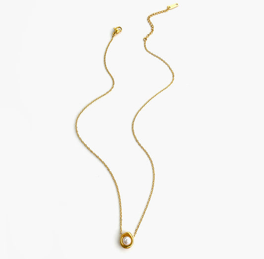 Pearly necklace