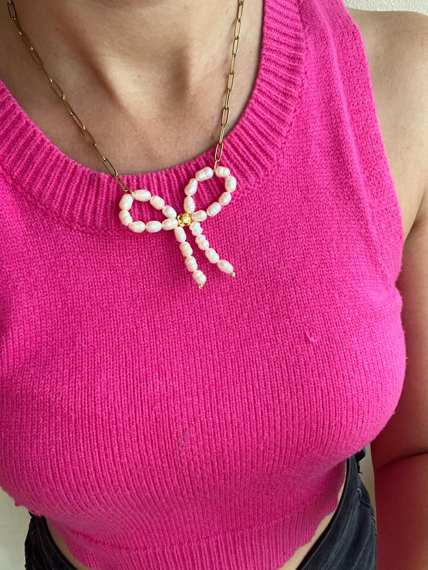Bow pearl necklace