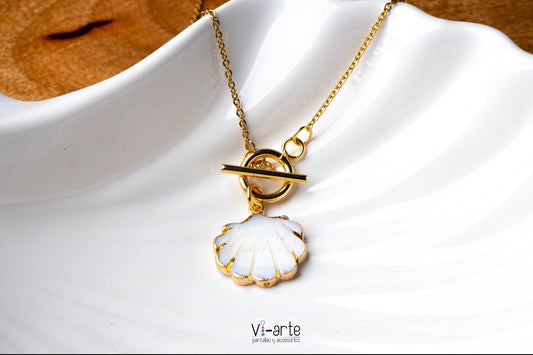 White shell necklace