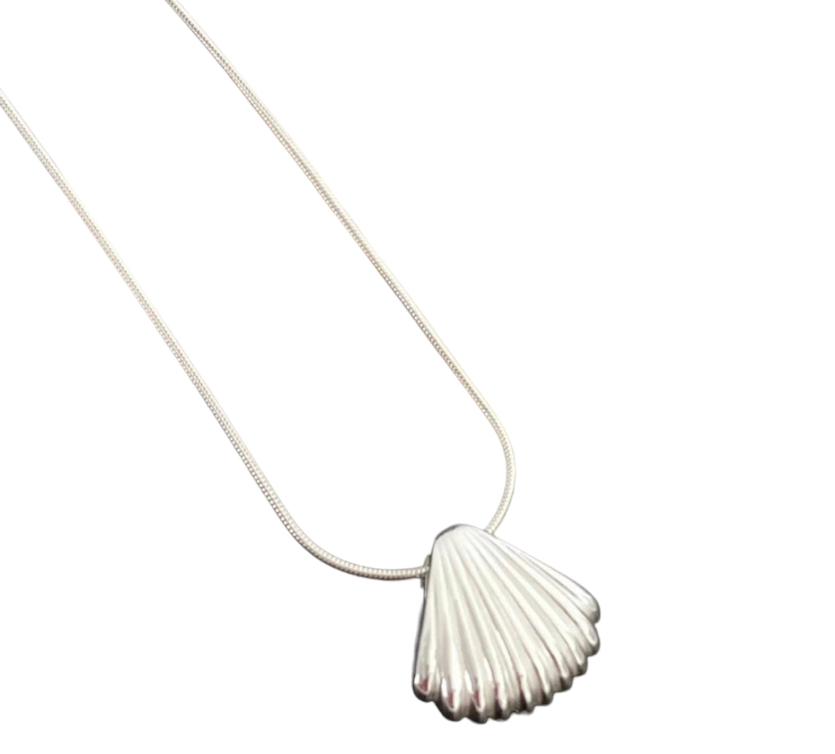Shell necklace