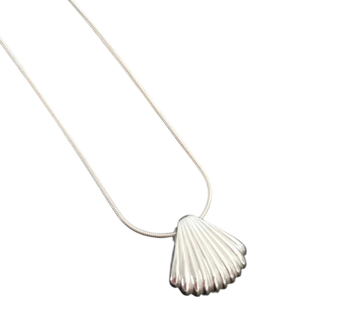 Shell necklace